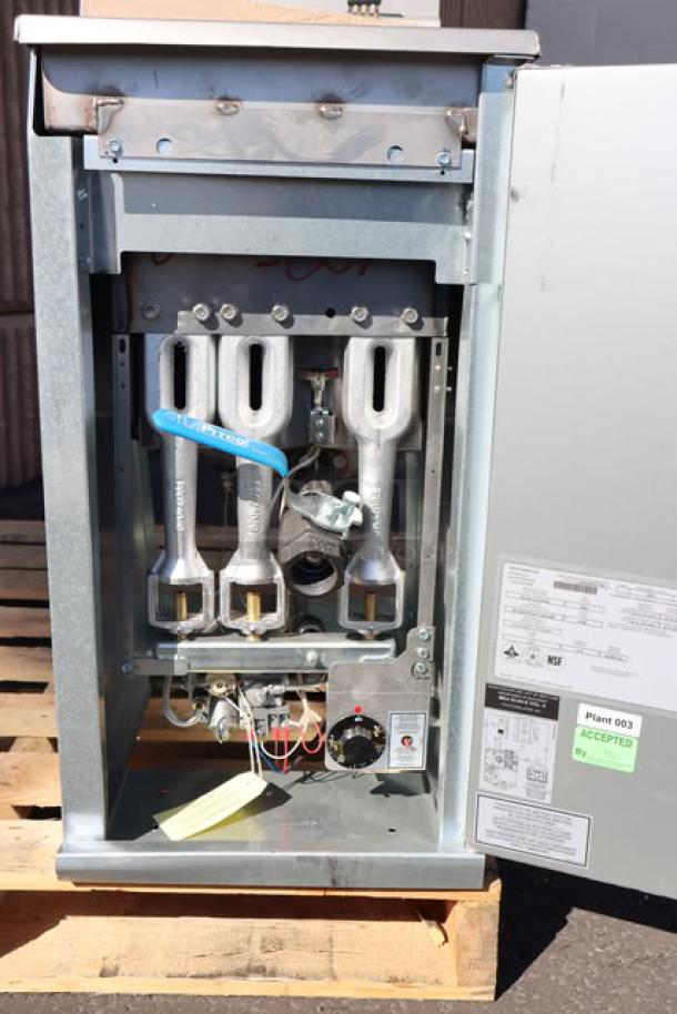 BRAND NEW Pitco® 35C Natural Gas Fryer, 35-40 lb. capacity, stainless steel, open view, serial G25JA031791, on wooden pallet.