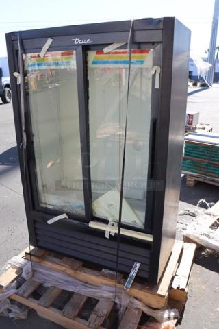 BRAND NEW True GDM-33SSL-56-HC-LD 36" black merchandiser fridge, broken outer glass pane, sliding doors, tested working.