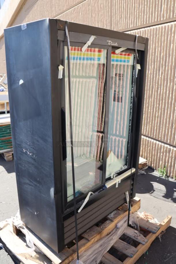 BRAND NEW True GDM-33SSL-56-HC-LD Refrigerator, black, sliding glass doors, 36". Outer pane glass broken, tested working.