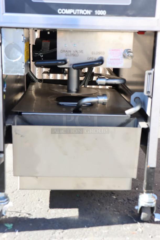 BRAND NEW Henny Penny PFE500 4-Head Electric Pressure Fryer with Computron 1000 Controls, 208V, 3 Phase, minor scratches.