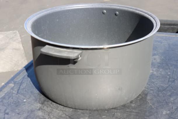 Non-stick replacement pot for Hamilton Beach 37590 rice cooker; brand new condition; gray exterior, black interior.