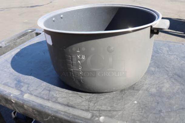 Hamilton Beach 990176701 non-stick pot for 37590 rice cooker; gray with measurement markings, new condition.