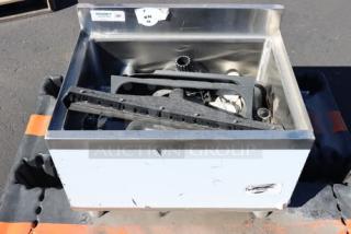 Regency IB1824-CPT 18"x24" underbar ice bin with cold plate and bottle holders; visible scratches, possible missing parts.