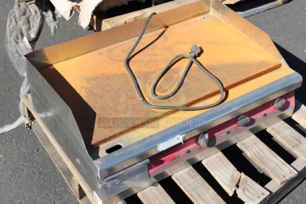 Avantco EG30N 30" electric griddle with surface rust on cooking area, 208/240V, 3375W-4500W, on pallet.