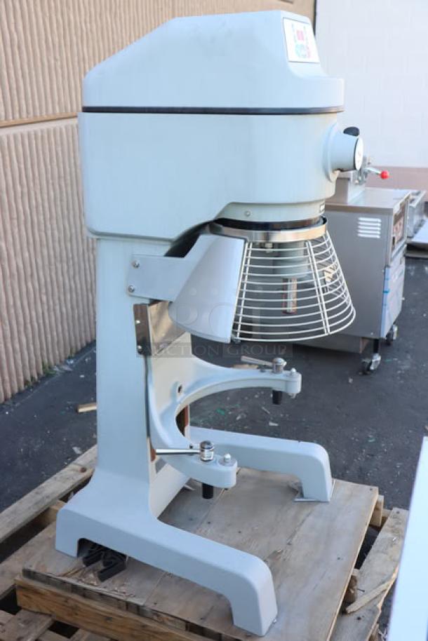 Brand new Globe SP40 40 Qt. planetary floor mixer, scratch-n-dent condition, with guard, 208V, 3 Phase, 2 hp.