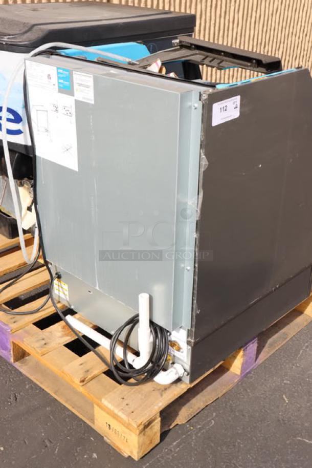 Brand new Manitowoc UDF0240W ice machine with Servend 2706334 M45 dispenser. Minor dents, 90 lb. bin, on pallet.