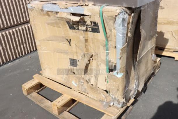 Damaged packaging for Lavex 257fsuc24362 utility carts. Two 36"x24"x35" steel carts; new, but may have missing parts.