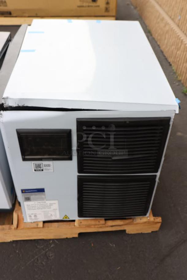 Avantco Ice MC-F-430-A 30" air-cooled ice machine, new scratch-and-dent condition, produces 397 lbs of full cube ice.