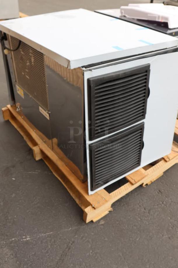 Avantco Ice MC-F-430-A modular ice machine, new with scratch-n-dent marks, air-cooled, 397 lb capacity, on pallet.