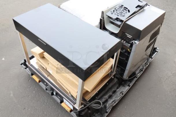 Vollrath HFM-26 hot food merchandiser, 26", 1440W, brand new, frame slightly bent, S/N: P080-25580719-008.