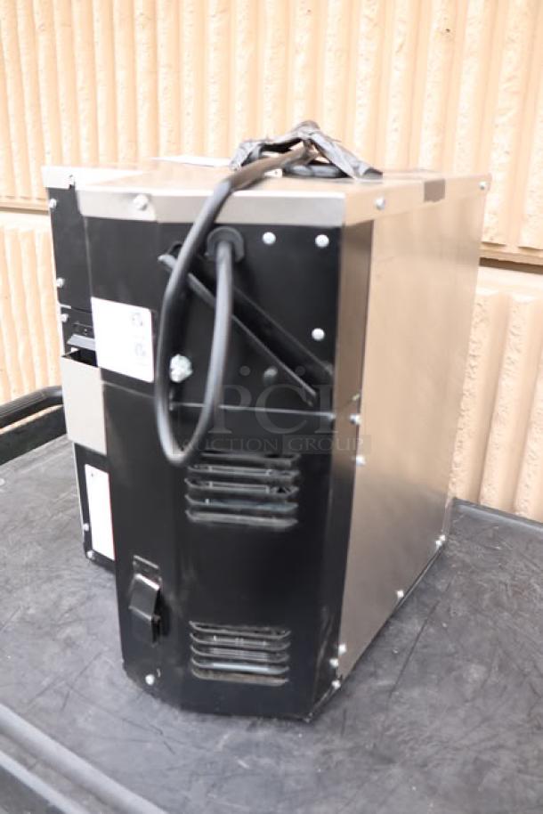 Brand new Amana AOC24 commercial microwave, 2400W, 208/240V. Slight scratch-n-dent condition. Serial: 2506180055.