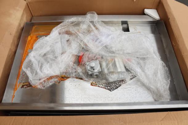 BRAND NEW Avantco CAG-36-RC 36" gas charbroiler, 90,000 BTU, in damaged packaging, light rust on griddle edge. S/N: 13270106000007.