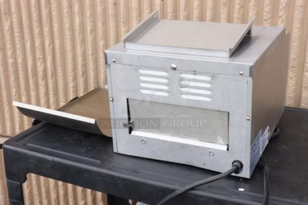 Avantco T140 conveyor toaster, 10" wide, 3" opening, missing legs. Brand new scratch-n-dent, 120V, 1750W, 300 slices/hr.