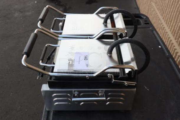 Brand new Waring WFG300 dual panini grill with smooth top & bottom, 17"x9¼" cooking surface, 240V, 3120W, minor scratches.