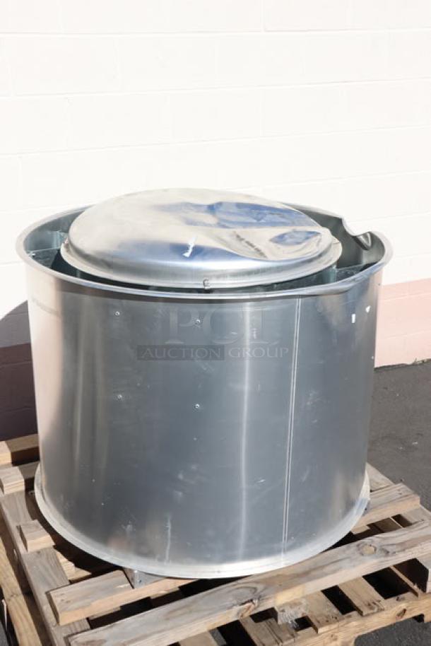 Brand new NAKS 52B-4500-FF exhaust fan; scratch-n-dent condition. 4500 CFM, 1357 RPM, 115V, single phase, on pallet.