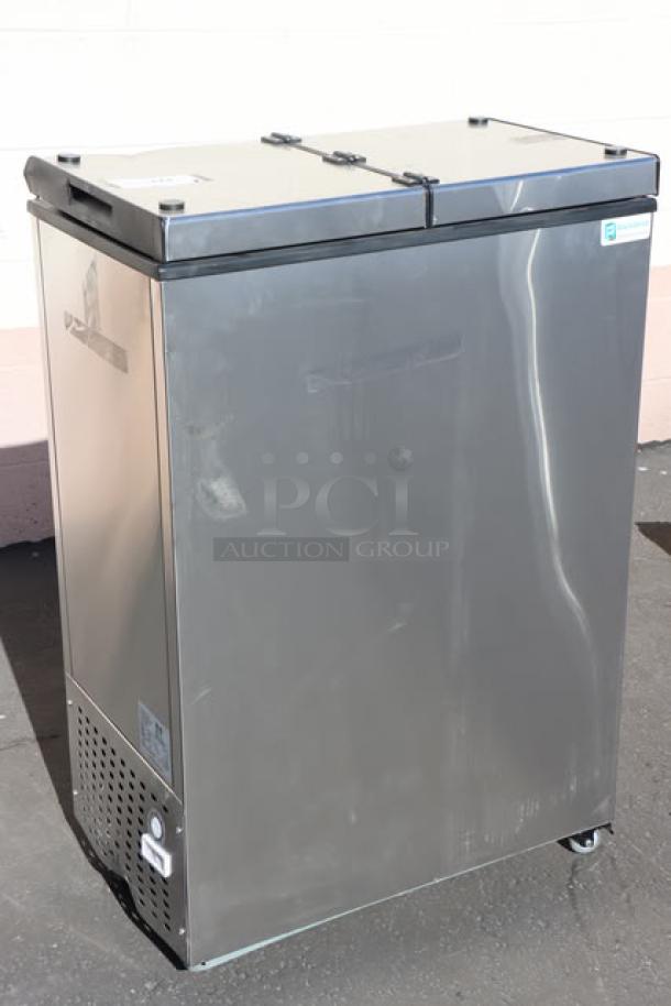 Excellence FT-4 25" ice cream storage freezer, 115V, 1.4A, new, visible scratches and dents, out of original packaging.