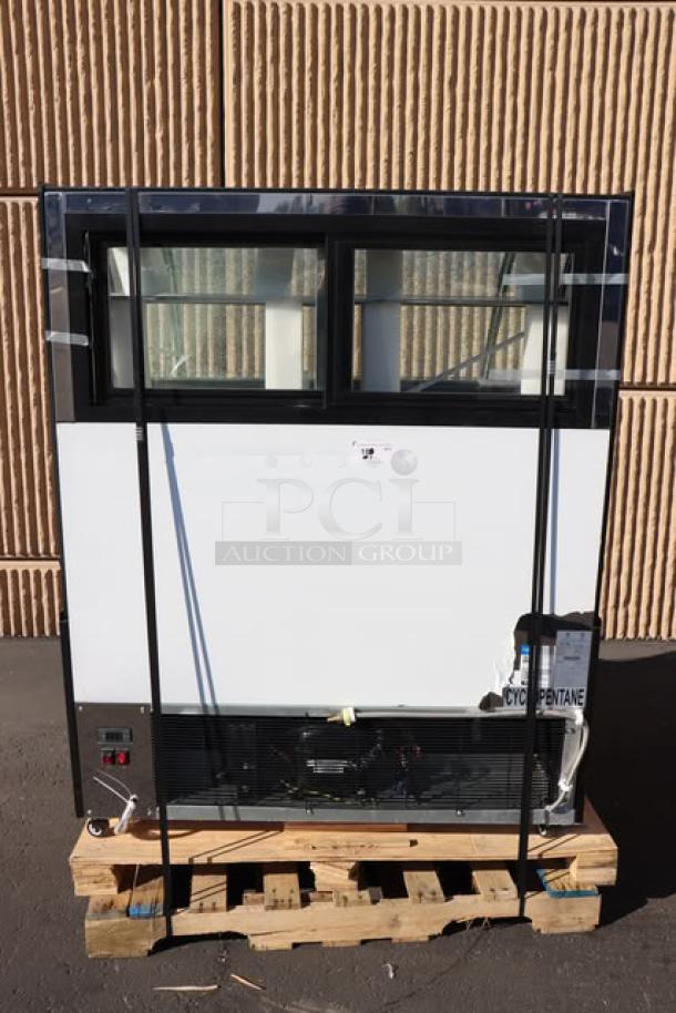 Brand new Avantco CAC-48 air curtain merchandiser, 47 3/16", black, serial 1710406200002, works, top glass shattered.