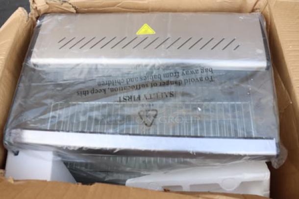 ServIt HDM-26 26" heated display case, brand new, intact glass, sliding doors, original packaging damaged, 120V, 1800W.