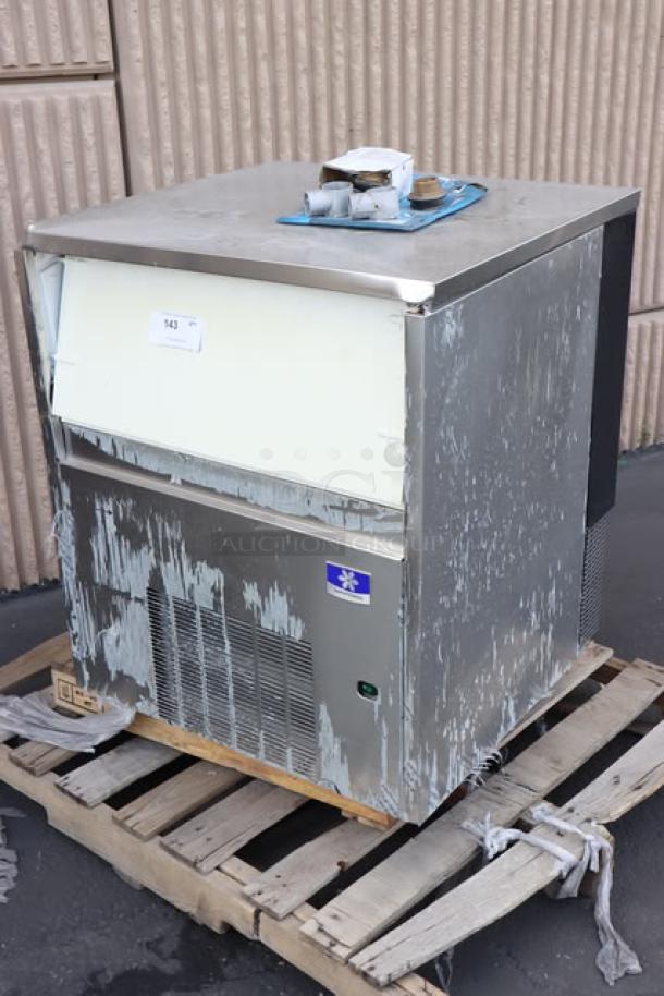BRAND NEW SCRATCH-N-DENT Manitowoc UNP0300A Ice Machine, 325 lb. capacity, 50 lb. bin, air cooled, visible exterior wear.