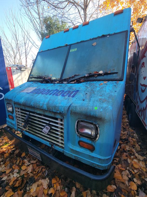 2007 Ford Utilimaster Pro-Kitchen food truck, blue, project condition, high-end mobile kitchen equipment, VIN 1FCKE39L17DB00345.