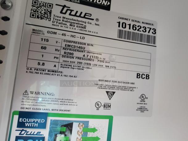 True Refrigeration GDM-45-HC-LD label detailing model specifications, eco-friendly R290 refrigerant, and safety warnings.
