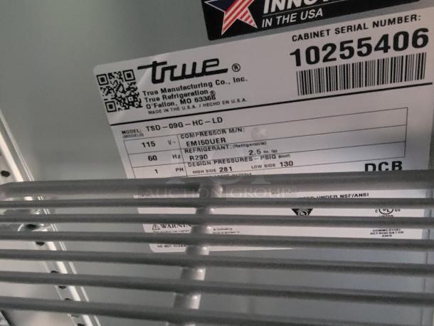 True Manufacturing label indicating model TSD-09G-HC-LD with R290 refrigerant, 115V, 60Hz, serial 10255406.