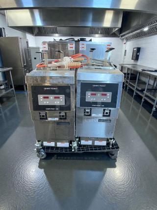 Henny Penny OFG-321 open fryer, natural gas, 120V, single phase, exceptional condition, Computron 1000 controls.