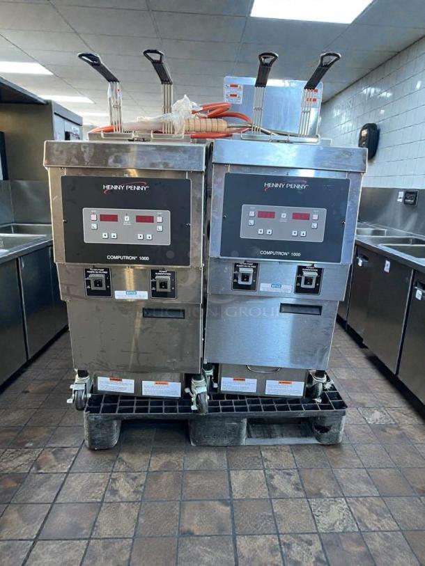 Henny Penny OFG-321 open fryer, natural gas, 120V single phase, exceptional condition. Fully tested, Computron 1000 control.
