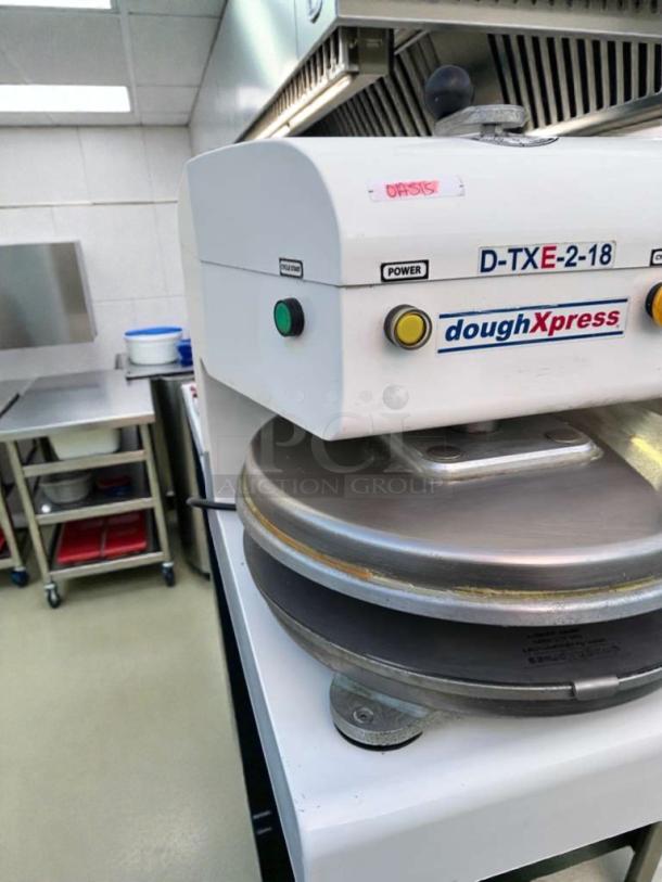 DoughXpress D-TXE-2-18W LV dough press in excellent condition. Features 18" platen, 208-240V, operational. Made in USA.