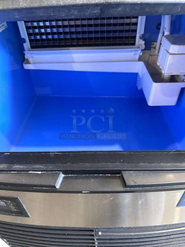 Avantco UC-210A commercial undercounter ice machine, stainless steel, air-cooled, 115V, excellent condition, fully tested.