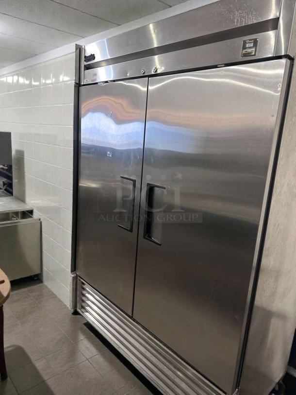 True TS-49 stainless steel 2-door commercial refrigerator, premium condition, NSF & UL listed, fully tested.