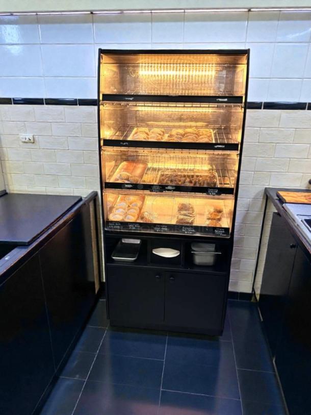 Turbo Air refrigerated bakery display case, LED lit, glass merchandiser, excellent condition, fully operational, Model TA-L-BDC-0512.