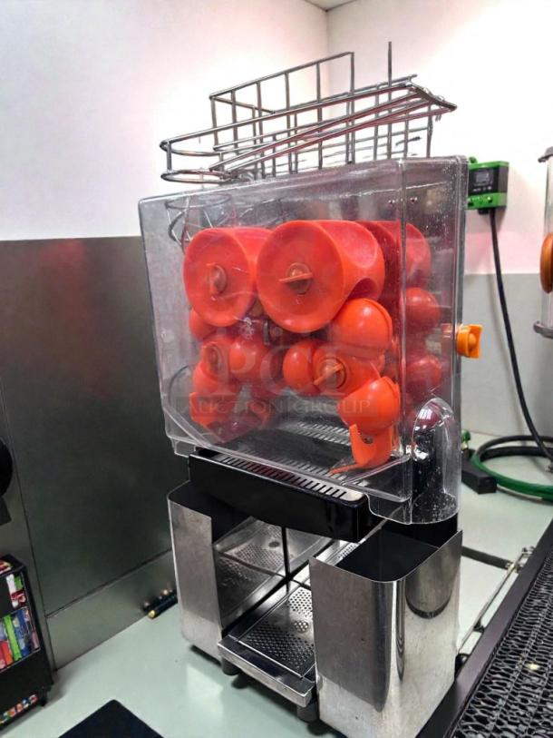 VEVOR Commercial Orange Juicer Machine, Model 2000E-H, automatic citrus juicer, ETL listed, premium condition, fully tested.