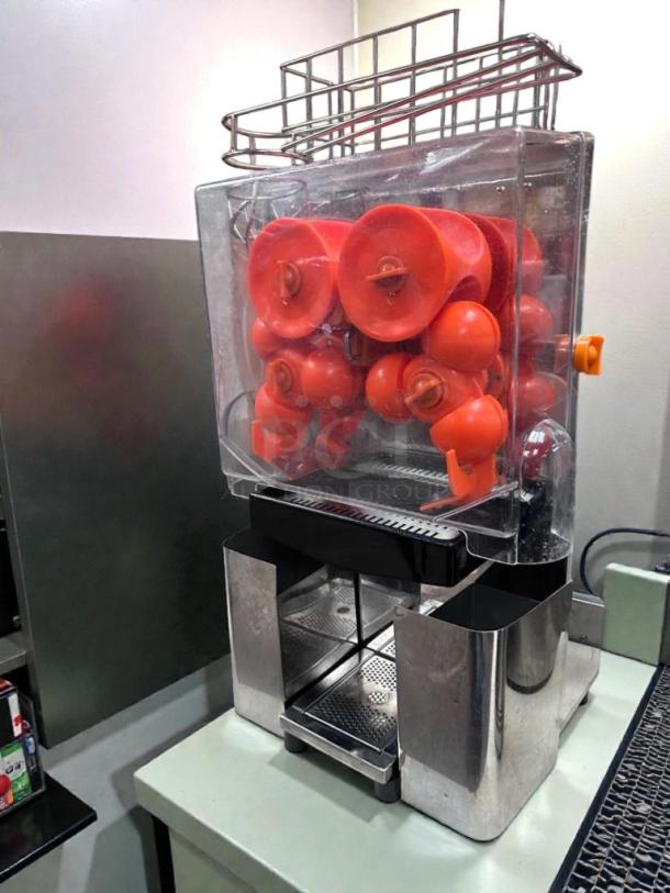 VEVOR 2000E-H Commercial Orange Juicer Machine; premium condition, automatic, ETL listed, fully operational, transparent casing.