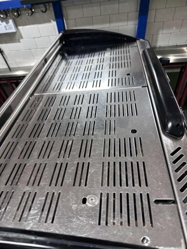 La Spaziale S9 EK2 2-group espresso machine, stainless steel top, outstanding condition, fully tested, 230V.