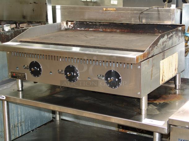 Star Patriot Platinum PT-G36-TP 36" gas griddle, 84,000 BTU, thermostat control. Used condition, durable, heavy-duty.