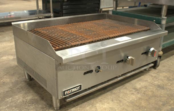 PATRIOT FMECTC-36/NG countertop griddle, stainless steel, 3 controls, vented sides, premium condition, sturdy legs.