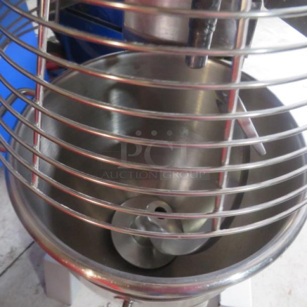 PrepPal PPM-30 30 Quart Stand Mixer, stainless steel bowl, hook, and guard. Model# PPM-30. 110V. Excellent condition.