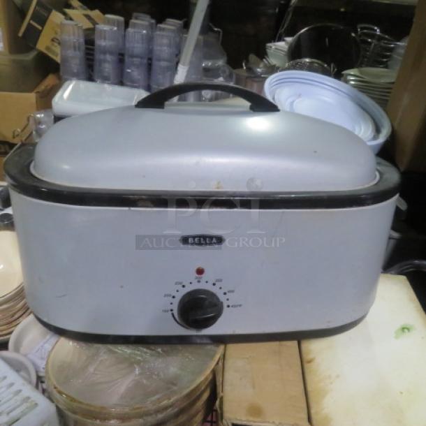 Bella Roaster Oven, Model YORO-18, 120 Volt. Features a temperature dial. Good condition with minor surface scuffs.