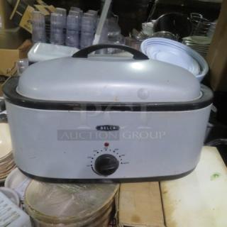 Bella Roaster Oven, Model YORO-18, 120 Volt. Features a temperature dial. Good condition with minor surface scuffs.