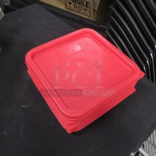 Red 6/8 quart lid, square shape, stackable, durable plastic, model 7XBID, in good condition. Ideal for storage containers.