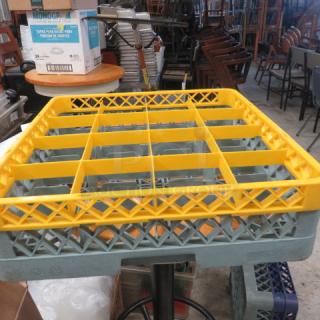 Yellow and gray dish rack with 16 compartments, rectangular, sturdy plastic, ideal for organizing dishes, excellent condition.