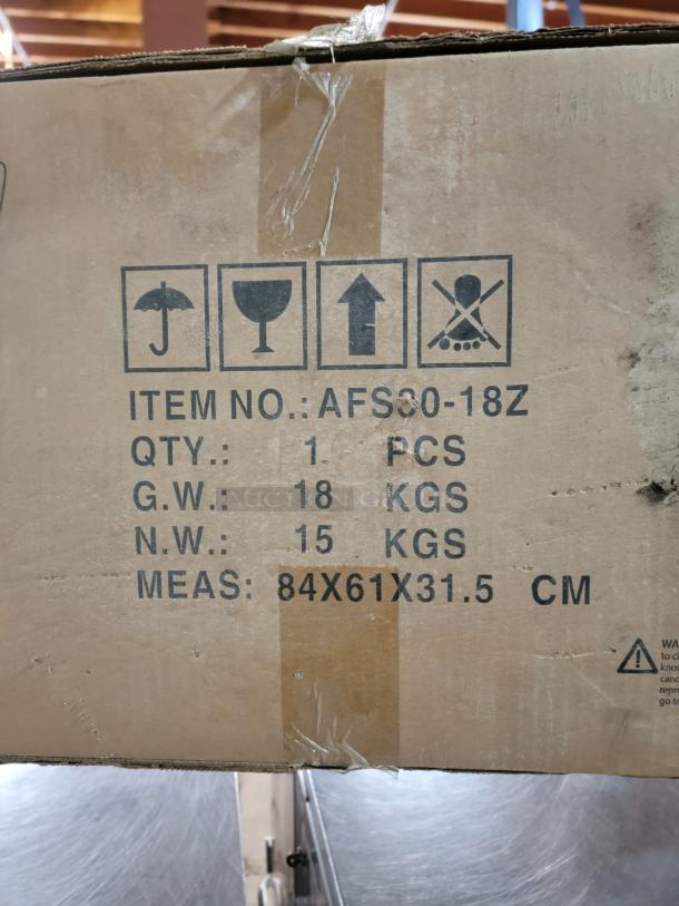 Luxier 30" Premium T-304 Stainless Steel Farmhouse Sink box. Item No.: AFS30-18Z. Measures 84x61x31.5 cm.