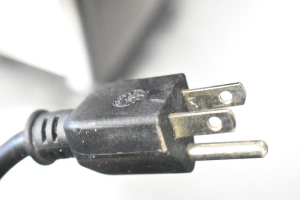 Close-up of a three-prong plug for the Hoshizaki DBF-40SAC beer dispenser, 115V, 1 Phase.