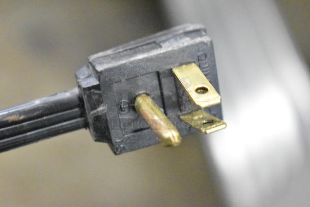 Beverage Air SR1HC-1S cooler plug detail, 115 Volts, 1 Phase, commercial-grade, durable construction.