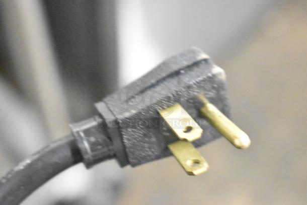 Close-up of a power plug of the Marshall Air Systems DH5F-333 countertop transfer/holding cabinet. 120 Volts, 1 Phase.