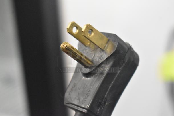 Close-up of 2019 Habco SE18 Cooler merchandiser plug; 115V, 1 Phase.