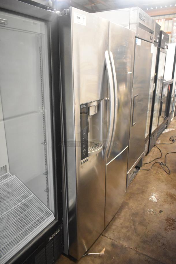 LG LSXS26366S/05 cooler and freezer with ice and water dispenser, stainless steel, excellent condition.