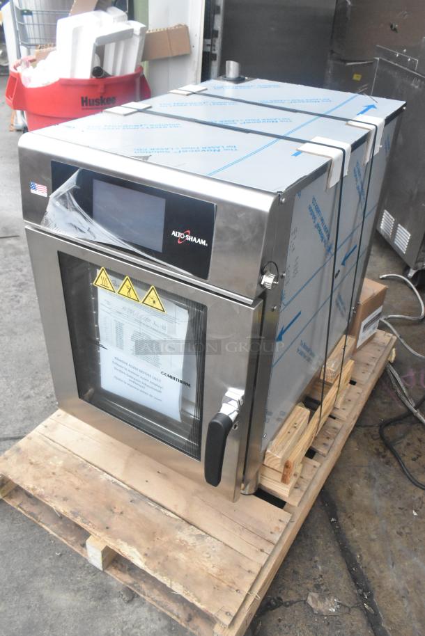 BRAND NEW 2022 Alto Shaam CTX4-10E stainless steel combi oven, boilerless, 380-415V, on pallet.