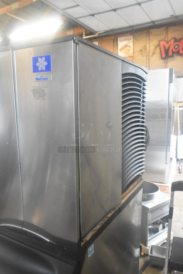 Manitowoc SD0602A ice head on B570 bin, commercial use, 208-230V, 1 phase, stainless steel, good condition.